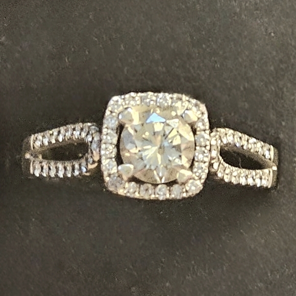 Ring - Picture 1 of 1